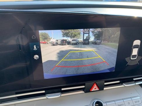 Used 2023 Hyundai Elantra Limited w/ Preferred Accessory Package FWD image 32