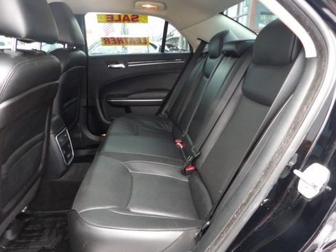 Used 2018 Chrysler 300 Limited image 8