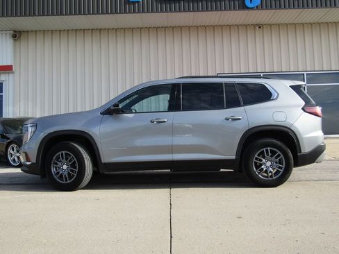 Used 2025 GMC Acadia Elevation image 11