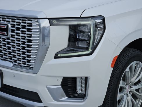 Used 2022 GMC Yukon XL Denali image 11