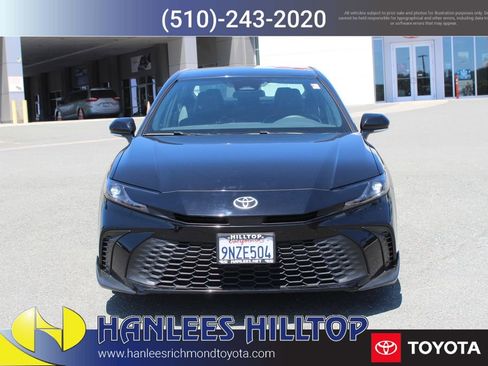 Used 2025 Toyota Camry SE FWD image 4