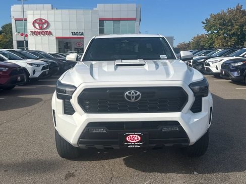 Used 2024 Toyota Tacoma TRD Off-Road image 6