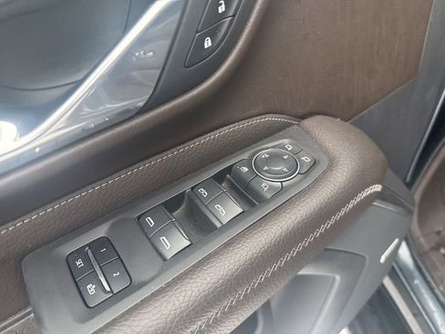 Used 2021 GMC Yukon Denali w/ Advanced Technology Package image 22