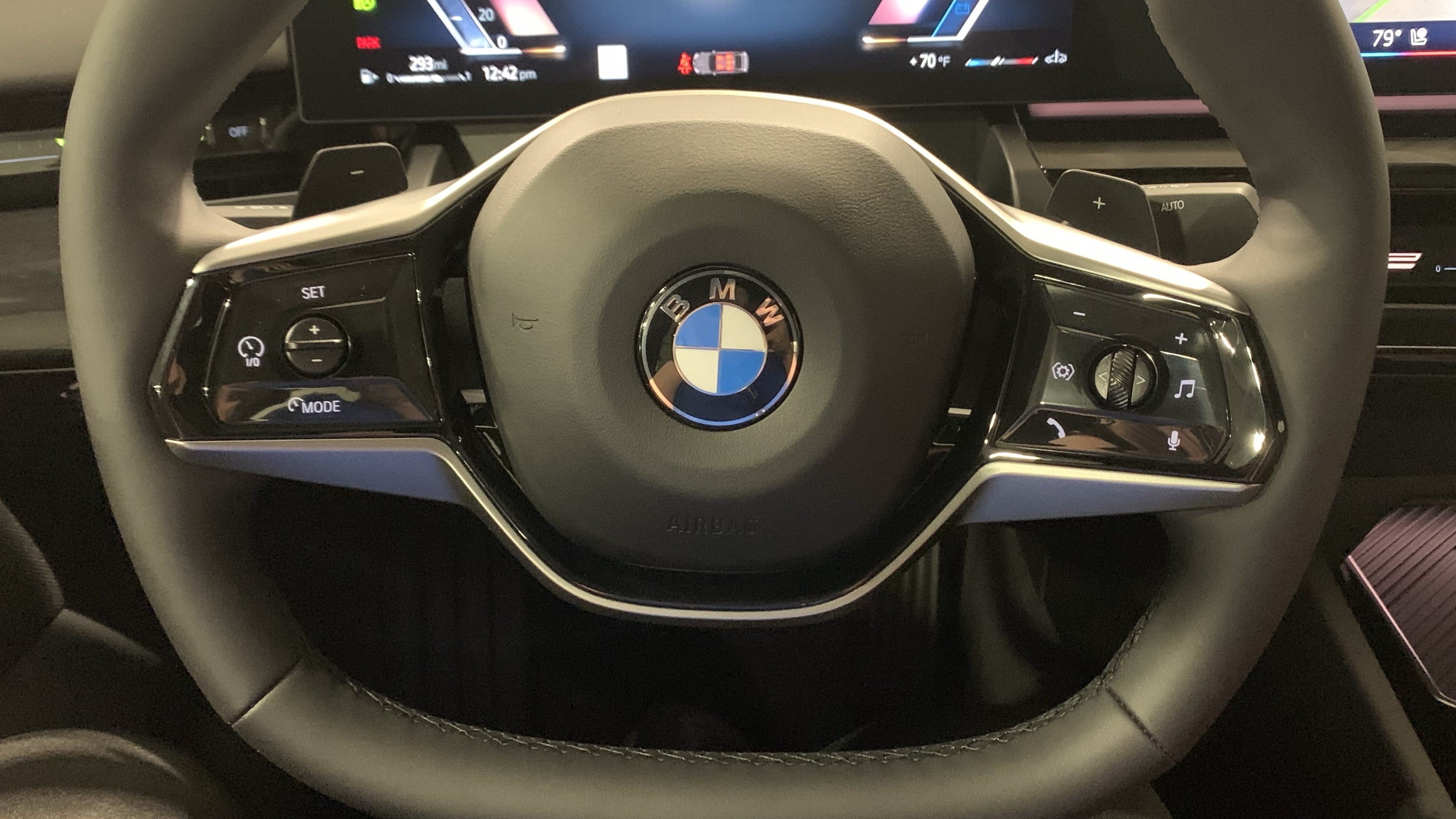 Used 2026 BMW 530i w/ Premium Package RWD image 16