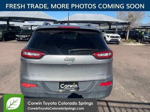Used 2018 Jeep Cherokee Latitude AWD/4WD image 4