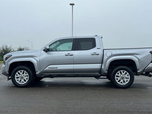 Certified 2024 Toyota Tacoma SR5 image 9