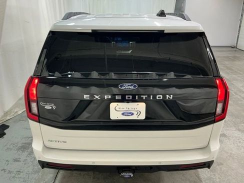New 2026 Ford Expedition Active image 4