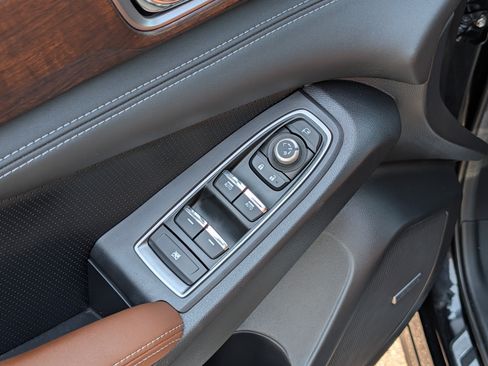 Used 2025 Subaru Ascent Touring AWD/4WD image 19