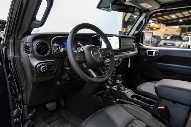Used 2025 Jeep Gladiator Sport AWD/4WD image 13