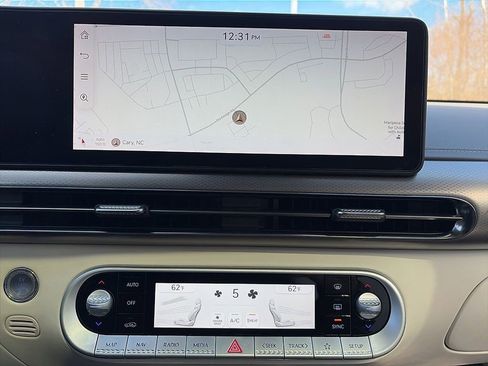 Used 2023 Genesis GV60 Advanced image 8