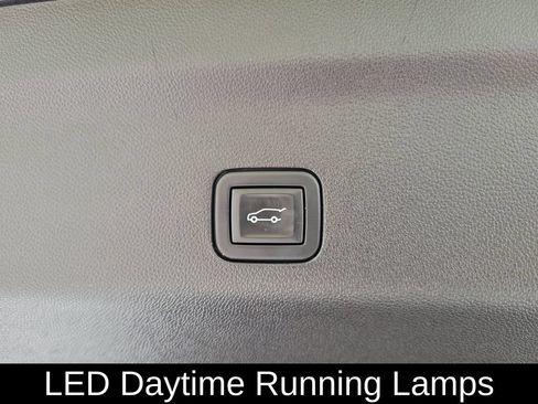 Used 2021 Chevrolet Tahoe Z71 w/ Luxury Package AWD/4WD image 16