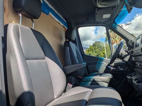 Used 2023 Mercedes-Benz Sprinter 3500 image 9