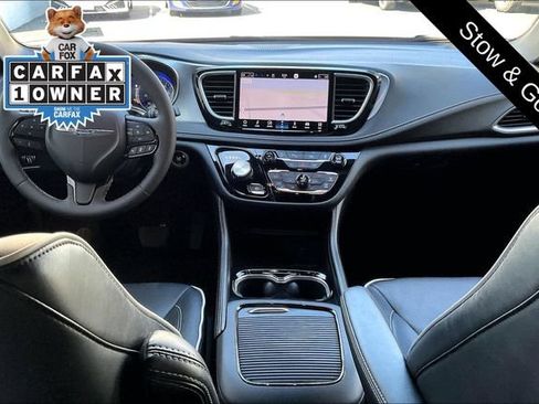 Certified 2026 Chrysler Pacifica Limited w/ S Appearance Package FWD image 15