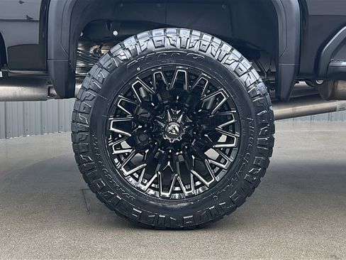 Used 2025 GMC Sierra 3500 Denali image 12