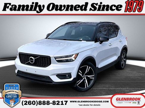 Used 2020 Volvo XC40 T5 R-Design image 1