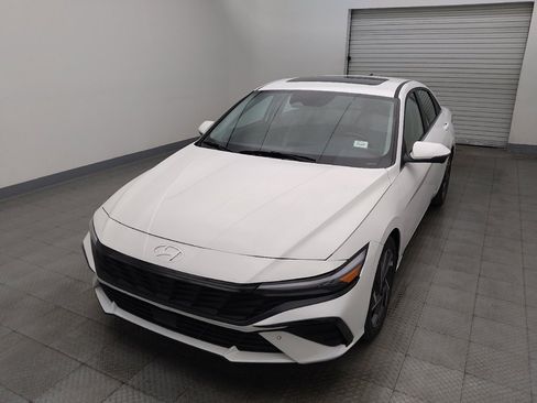 Used 2024 Hyundai Elantra Limited image 15