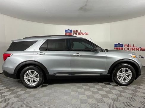 Used 2022 Ford Explorer XLT image 2