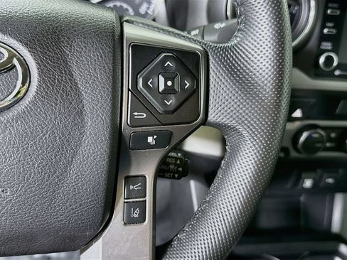 Certified 2021 Toyota Tacoma SR5 AWD/4WD image 22