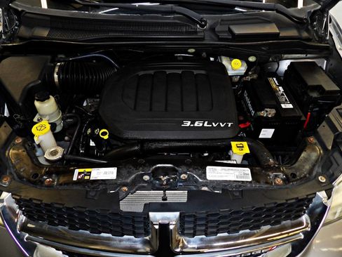 Used 2016 Dodge Grand Caravan SE FWD image 20