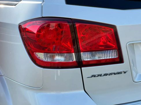 Used 2019 Dodge Journey SE w/ Premium Group FWD image 11
