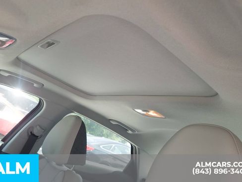 Certified 2025 Hyundai Elantra Limited FWD image 8