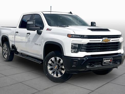 Used 2024 Chevrolet Silverado 2500 Custom w/ Custom Value Package AWD/4WD image 3