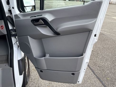 Used 2017 Mercedes-Benz Sprinter 2500 image 18