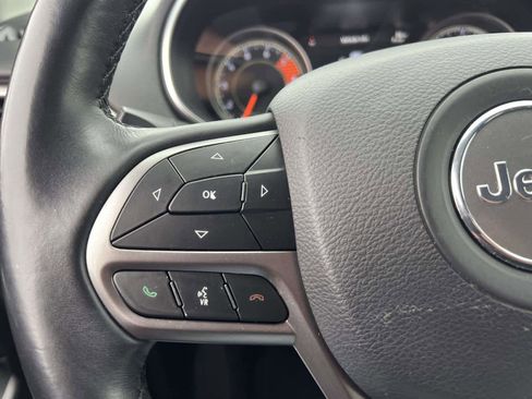 Used 2019 Jeep Cherokee Limited image 26