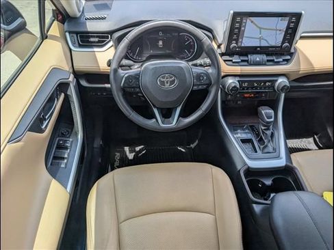 Used 2019 Toyota RAV4 Limited w/ Cold Weather Package FWD image 8