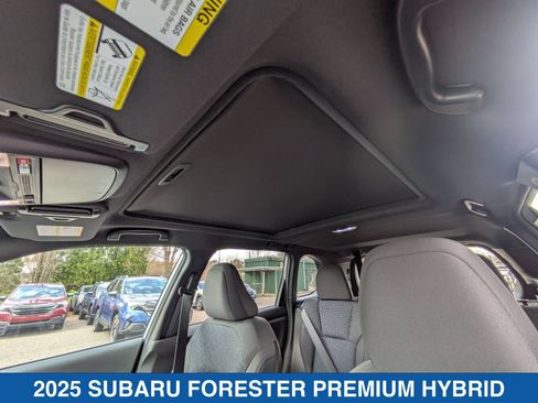 Used 2025 Subaru Forester Premium AWD/4WD image 28
