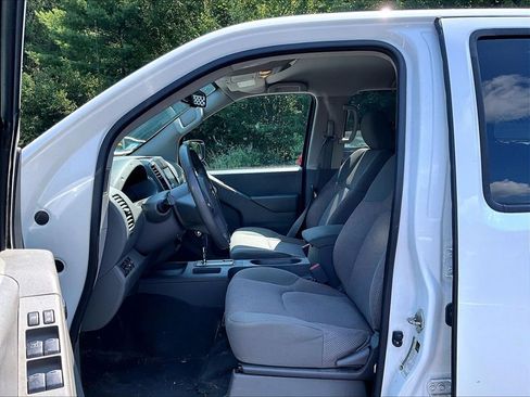 Used 2019 Nissan Frontier SV w/ Value Truck Package AWD/4WD image 7