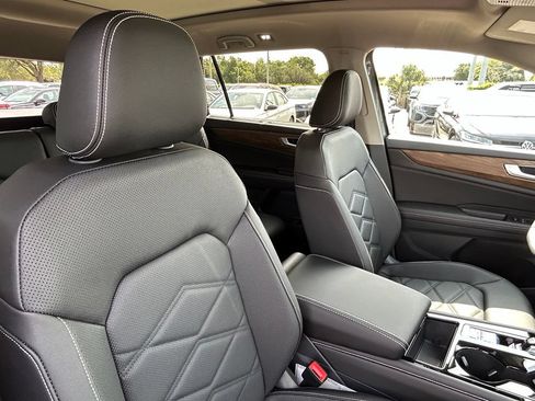 New 2026 Volkswagen Atlas SE FWD image 38
