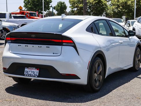 Used 2025 Toyota Prius LE FWD image 6