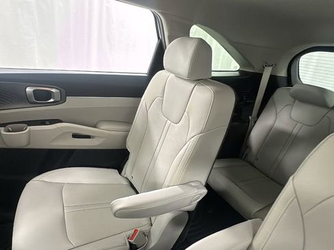 Used 2025 Kia Sorento EX image 14