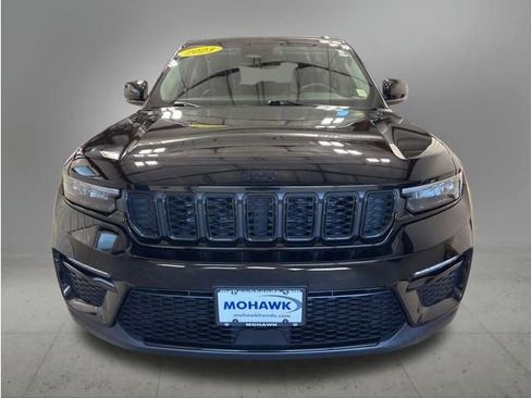 Used 2023 Jeep Grand Cherokee Limited w/ Black Appearance Package AWD/4WD image 9