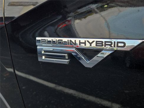 Used 2023 Mitsubishi Outlander SE image 32