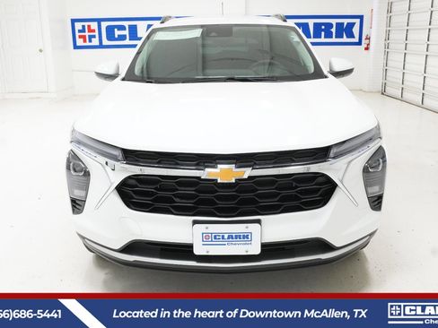 New 2026 Chevrolet Trax LT w/ LT Convenience Package image 2