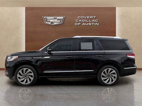 Used 2024 Lincoln Navigator Reserve image 2