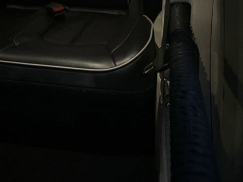 Used 2023 Chrysler Pacifica Limited w/ Uconnect Theater Family Group image 21