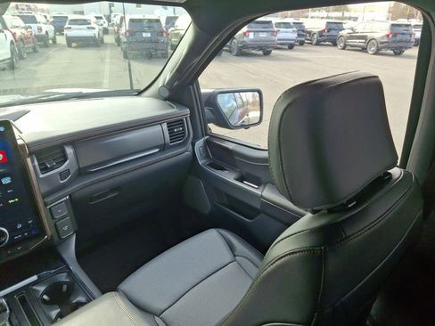 Used 2022 Ford F150 Lightning Lariat image 11