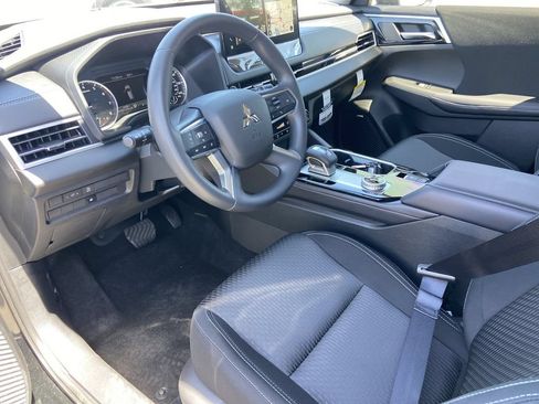 New 2026 Mitsubishi Outlander ES FWD image 6