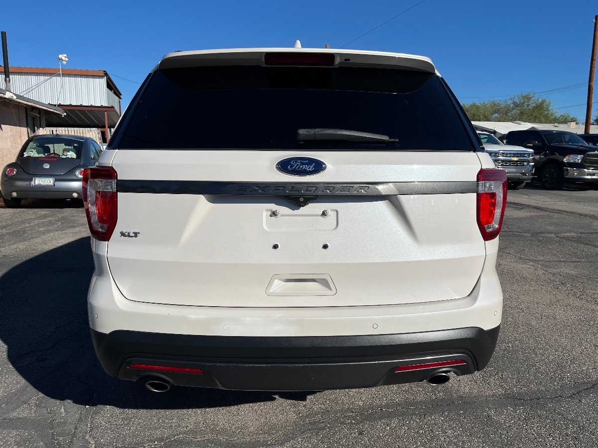 Used 2017 Ford Explorer XLT w/ Equipment Group 202A FWD image 6