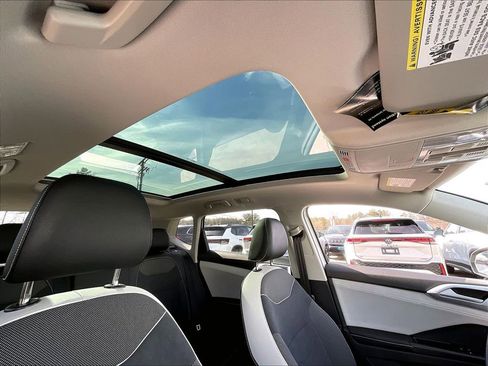 New 2026 Volkswagen Taos SE AWD/4WD image 18