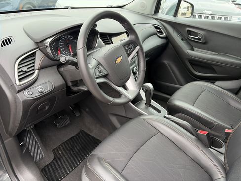 Used 2019 Chevrolet Trax LT w/ LT Convenience Package AWD/4WD image 18