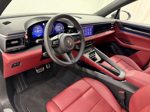 Certified 2025 Porsche Macan 4S Electric AWD/4WD image 4