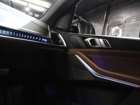 Used 2025 BMW X5 xDrive40i w/ M Sport Package image 76