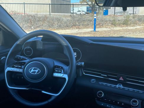 Used 2025 Hyundai Elantra SEL image 37