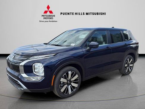 New 2026 Mitsubishi Outlander SE image 1