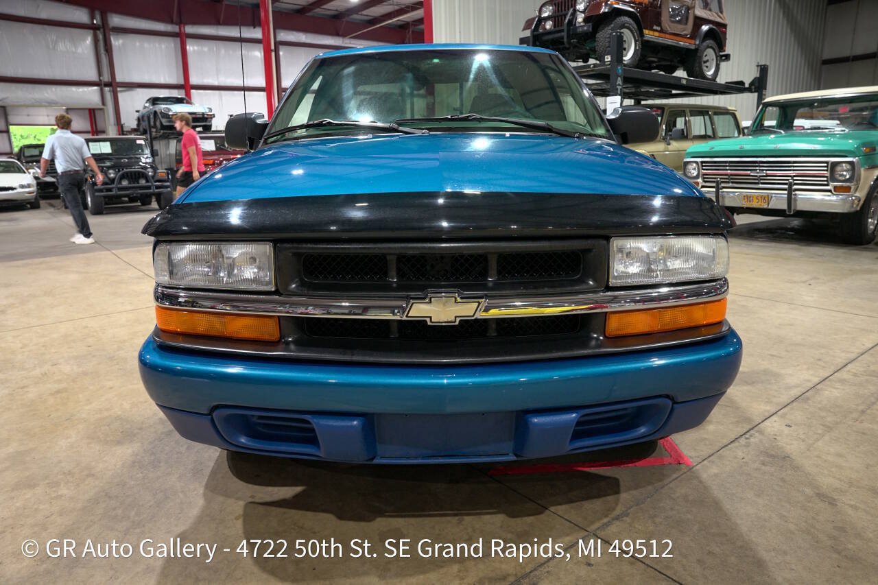 Used 2001 Chevrolet S10 Pickup LS w/ Preferred Equipment Group RWD image 13
