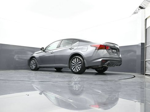 Certified 2023 Nissan Altima 2.5 SV w/ SV Premium Package AWD/4WD image 49